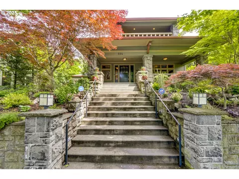 554 NE Royal Ct, Portland, OR 97232
