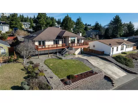 765 Tricia Pl, Coos Bay, OR 97420