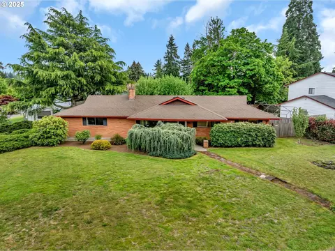 8203 NE 27th St, Vancouver, WA 98662