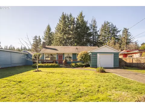 2035 Juniper Ave, Coos Bay, OR 97420