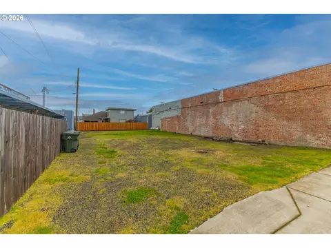 618620 Spruce St, Myrtle Point, OR 97458