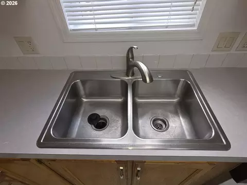 Kitchen - 1949 SE Palmquist Rd, Gresham, OR 97080 photo 6 of 8