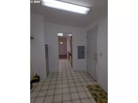 Entry Way - 1949 SE Palmquist Rd, Gresham, OR 97080 photo 1 of 1