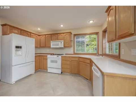 Kitchen - 28323 NE 48th Way, Camas, WA 98607 photo 2 of 5