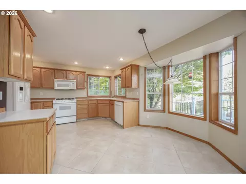 Kitchen - 28323 NE 48th Way, Camas, WA 98607 photo 5 of 5