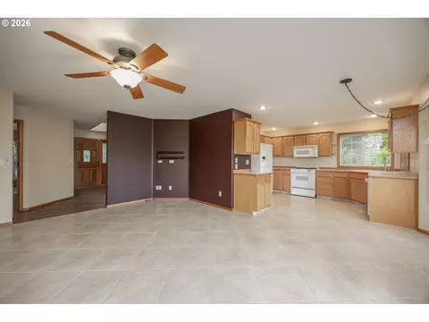Living - 28323 NE 48th Way, Camas, WA 98607 photo 7 of 11