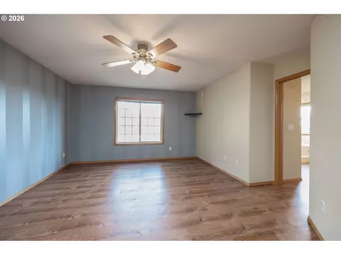 Living - 28323 NE 48th Way, Camas, WA 98607 photo 10 of 11
