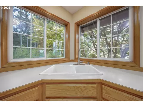 Kitchen - 28323 NE 48th Way, Camas, WA 98607 photo 3 of 5