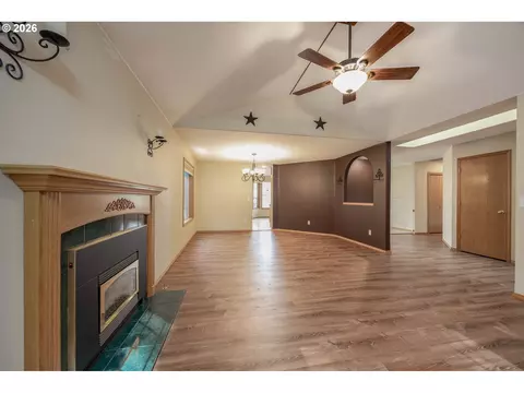 Living - 28323 NE 48th Way, Camas, WA 98607 photo 4 of 11