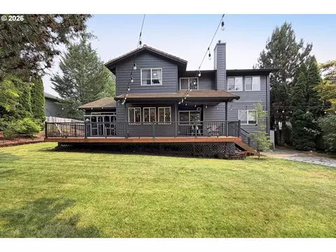 Exterior - 1067 SE Dogwood Ln, Gresham, OR 97080 photo 11 of 19