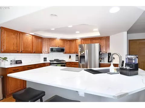 Kitchen - 1067 SE Dogwood Ln, Gresham, OR 97080 photo 3 of 4