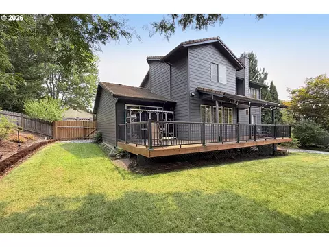 Exterior - 1067 SE Dogwood Ln, Gresham, OR 97080 photo 10 of 19