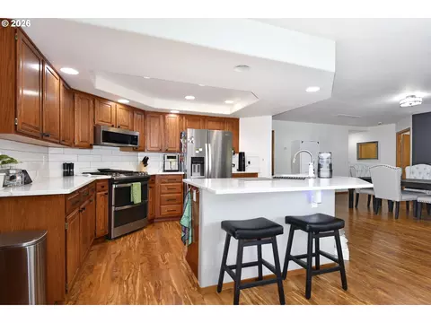 Kitchen - 1067 SE Dogwood Ln, Gresham, OR 97080 photo 2 of 4