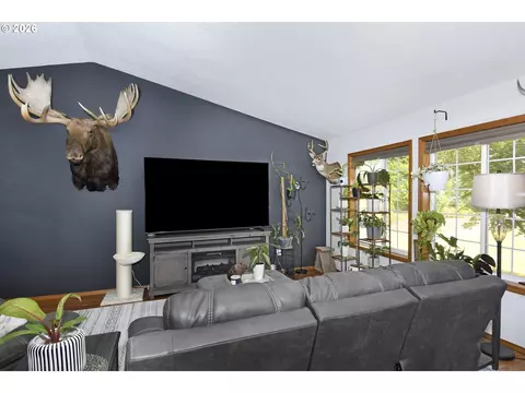 Living - 1067 SE Dogwood Ln, Gresham, OR 97080 photo 1 of 2
