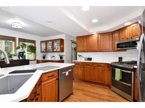 Kitchen - 1067 SE Dogwood Ln, Gresham, OR 97080 photo 4 of 4