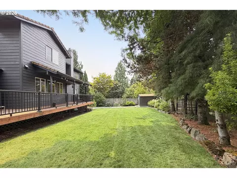 Exterior - 1067 SE Dogwood Ln, Gresham, OR 97080 photo 9 of 19