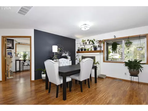 Dining - 1067 SE Dogwood Ln, Gresham, OR 97080 photo 1 of 2