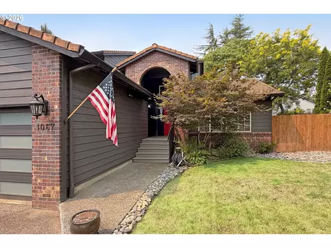 Exterior - 1067 SE Dogwood Ln, Gresham, OR 97080 photo 2 of 19