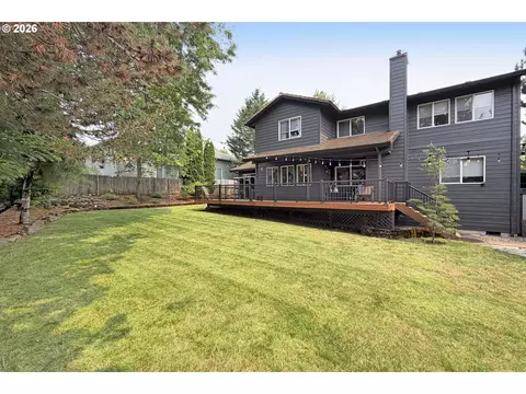 Exterior - 1067 SE Dogwood Ln, Gresham, OR 97080 photo 13 of 19
