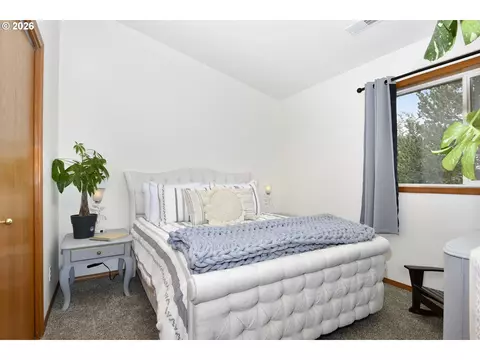 Bedroom - 1067 SE Dogwood Ln, Gresham, OR 97080 photo 1 of 3