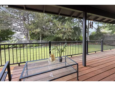 Exterior - 1067 SE Dogwood Ln, Gresham, OR 97080 photo 6 of 19