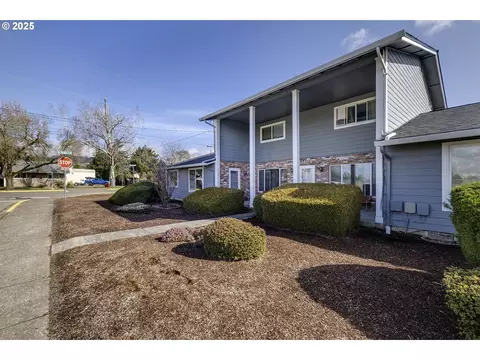 1610 N Deborah Rd, Newberg, OR 97132