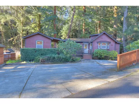 19921 Whaleshead Rd #B12, Brookings, OR 97415