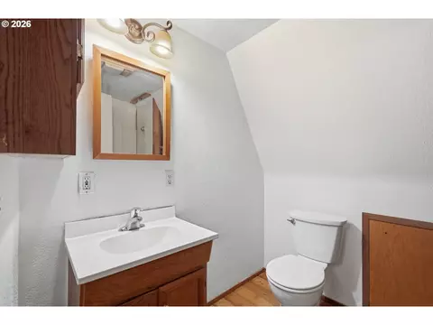 Bath - 93156 Ewing Rd, Springfield, OR 97478 photo 4 of 4