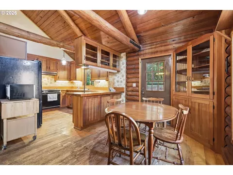 Dining - 93156 Ewing Rd, Springfield, OR 97478 photo 2 of 2
