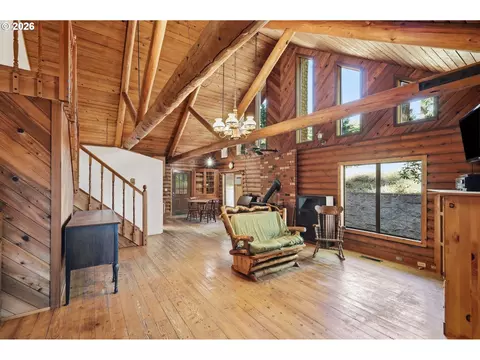 Living - 93156 Ewing Rd, Springfield, OR 97478 photo 1 of 4
