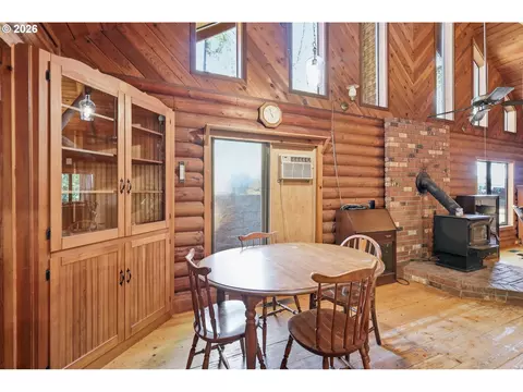 Dining - 93156 Ewing Rd, Springfield, OR 97478 photo 1 of 2