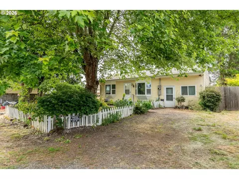 940 W M St, Springfield, OR 97477