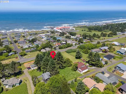 1200 King St #A, Yachats, OR 97498