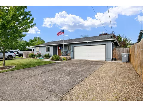 755 N 8th St, Harrisburg, OR 97446