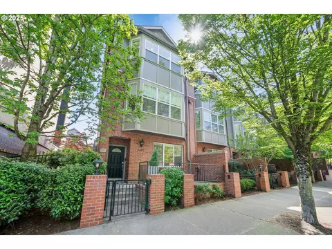 2352 NW Raleigh St #1, Portland, OR 97210