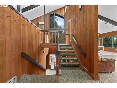 Entry Way - 223 Trailside Loop, Eugene, OR 97405 photo 3 of 3