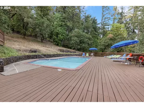 Exterior - 223 Trailside Loop, Eugene, OR 97405 photo 8 of 9
