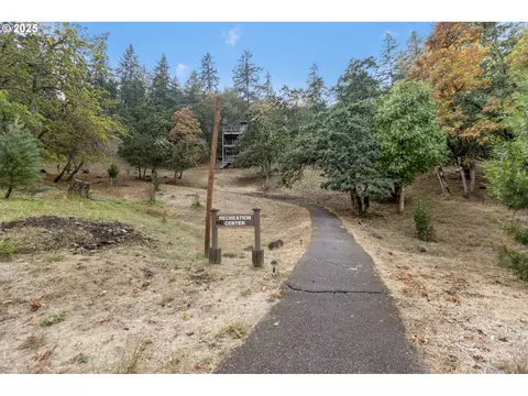 Exterior - 223 Trailside Loop, Eugene, OR 97405 photo 5 of 9