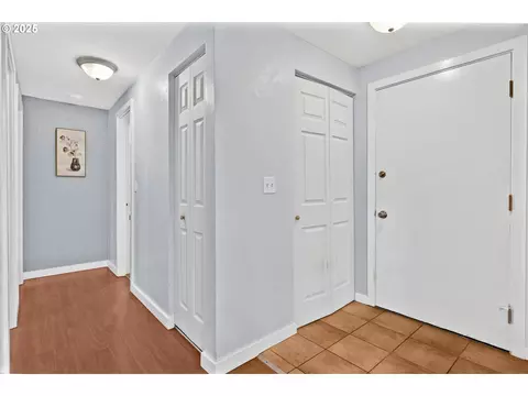 Entry Way - 223 Trailside Loop, Eugene, OR 97405 photo 1 of 3
