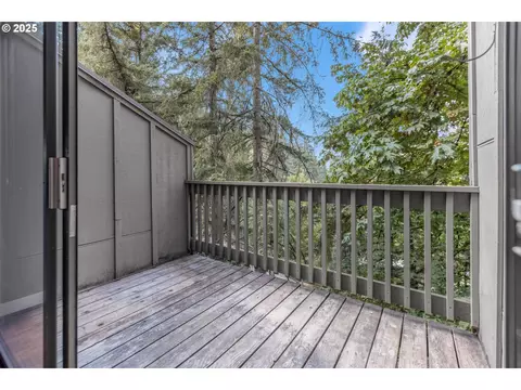 Exterior - 223 Trailside Loop, Eugene, OR 97405 photo 4 of 9
