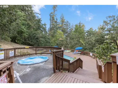 Exterior - 223 Trailside Loop, Eugene, OR 97405 photo 7 of 9