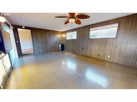Living - 354 V St, Springfield, OR 97477 photo 4 of 6
