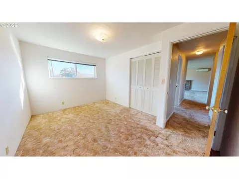 Bedroom - 354 V St, Springfield, OR 97477 photo 3 of 5