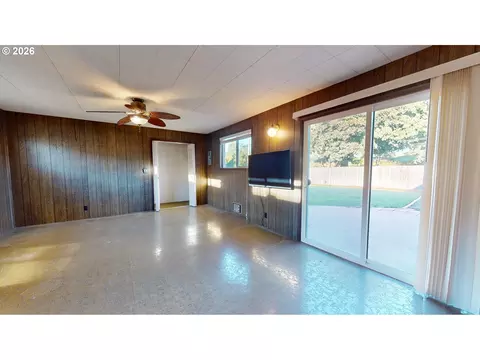 Living - 354 V St, Springfield, OR 97477 photo 6 of 6