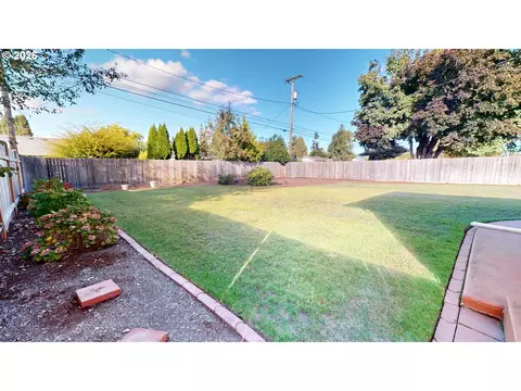 Exterior - 354 V St, Springfield, OR 97477 photo 2 of 6
