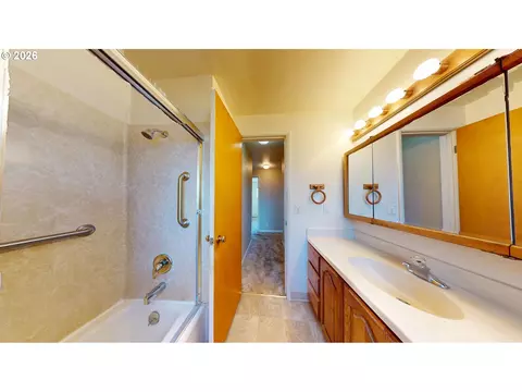 Bath - 354 V St, Springfield, OR 97477 photo 1 of 3