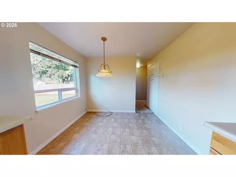 Dining - 354 V St, Springfield, OR 97477 photo 1 of 1