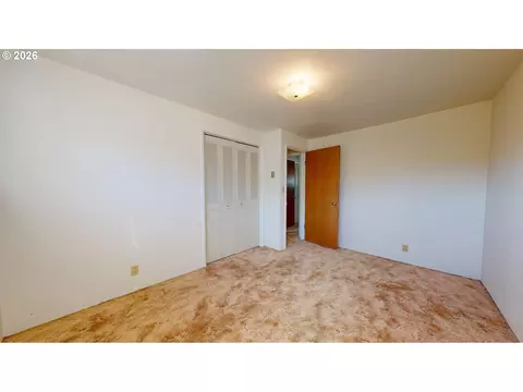 Bedroom - 354 V St, Springfield, OR 97477 photo 2 of 5