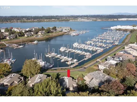 419 N Tomahawk Island Dr, Portland, OR 97217