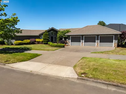 1055 Tukwila Dr, Woodburn, OR 97071